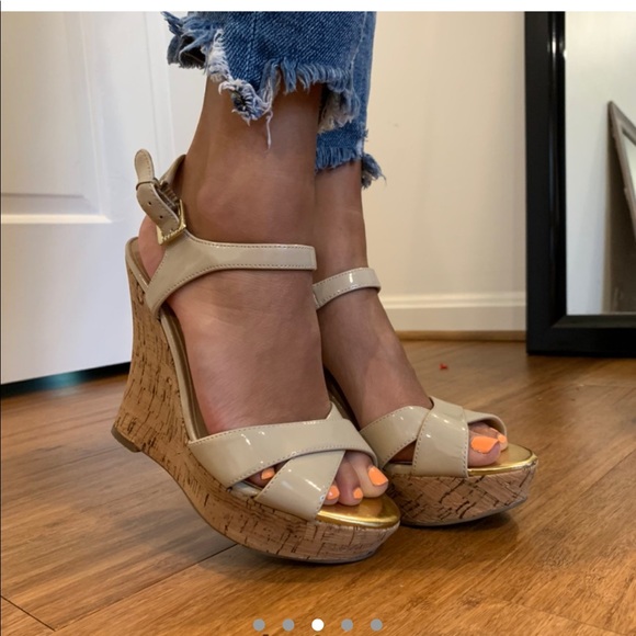 SIZE 5.5 GUESS NUDE WEDGES - Picture 2 of 4